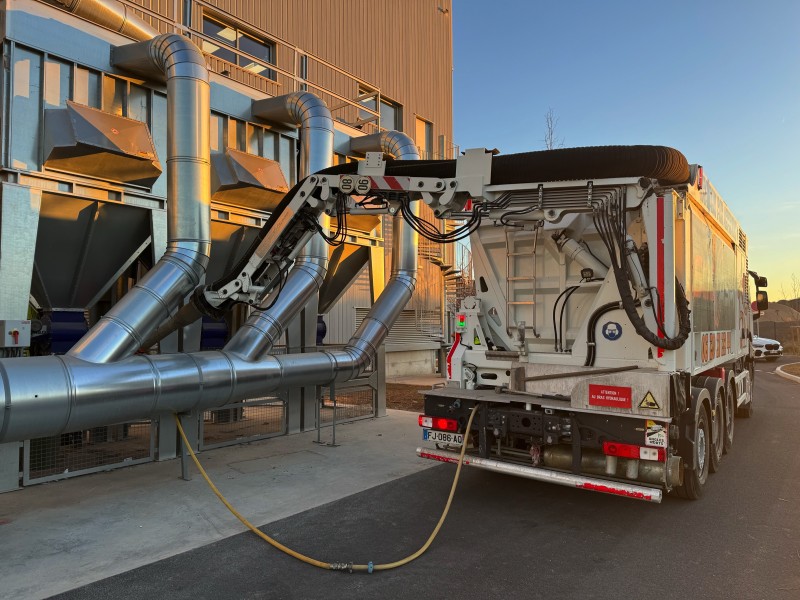 Aspiration dans des cuves aériennes à saint Thibery proche de Béziers dans l'Hérault