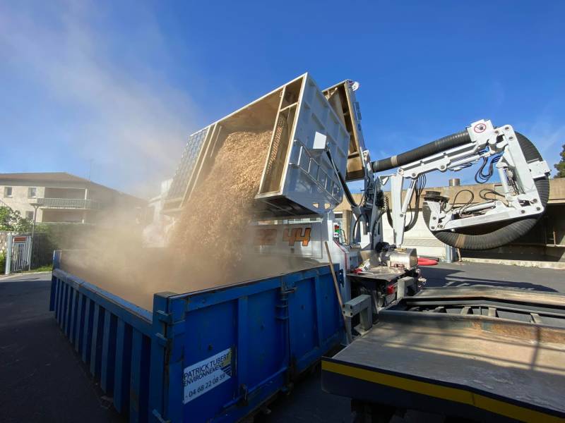 chantier de terrassement par aspiration de 100m3 de copeaux de bois à Montpellier