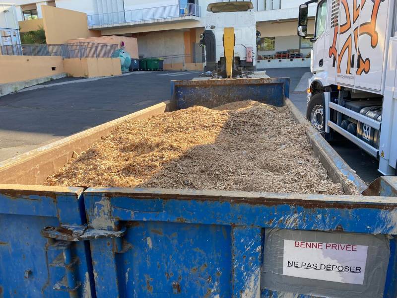 chantier de terrassement par aspiration de 100m3 de copeaux de bois à Montpellier
