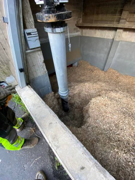 chantier de terrassement par aspiration de 100m3 de copeaux de bois à Montpellier