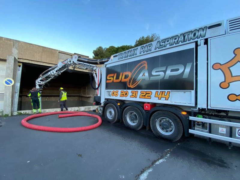 chantier de terrassement par aspiration de 100m3 de copeaux de bois à Montpellier