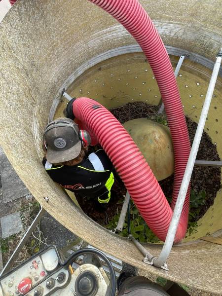 Aspiration de copeaux de bois dans une cuve à Narbonne