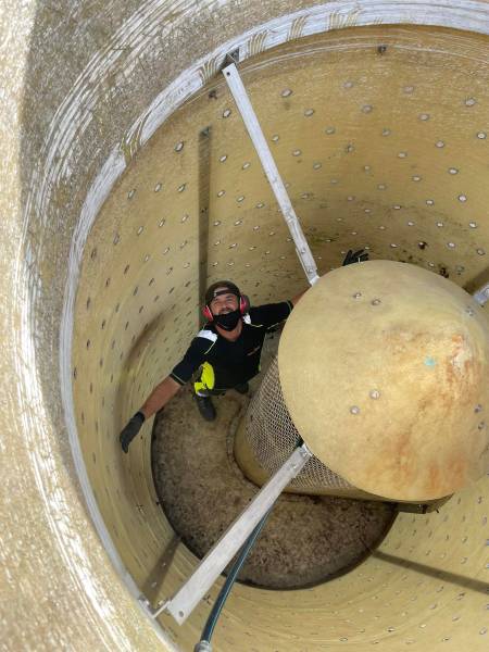 Aspiration de copeaux de bois dans une cuve à Narbonne