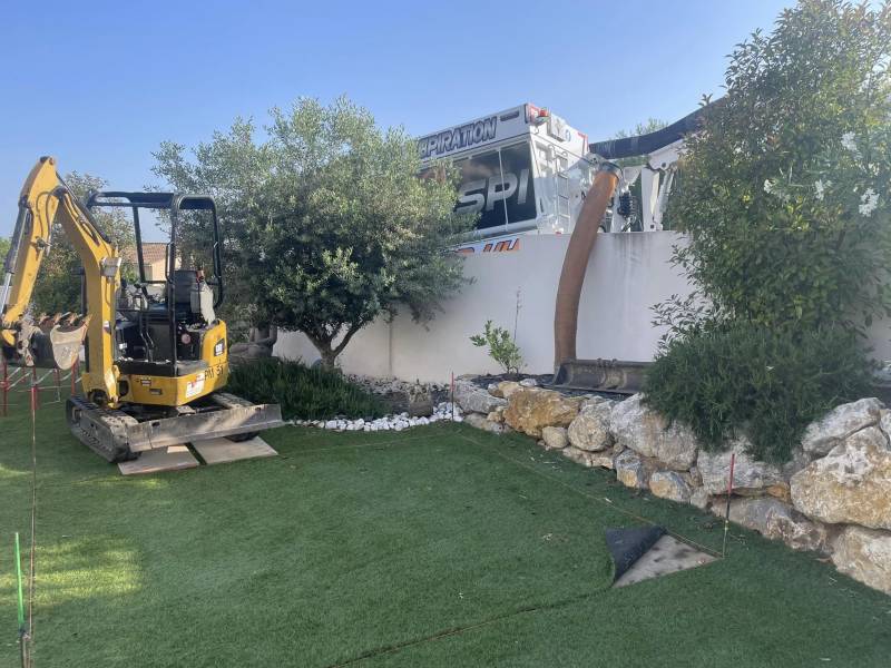 Terrassement par aspiration d’une fosse à Béziers dans l'Hérault 34
