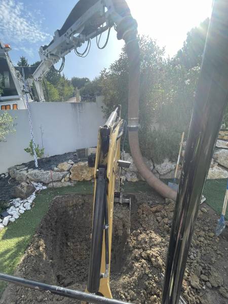 Terrassement par aspiration d’une fosse à Béziers dans l'Hérault