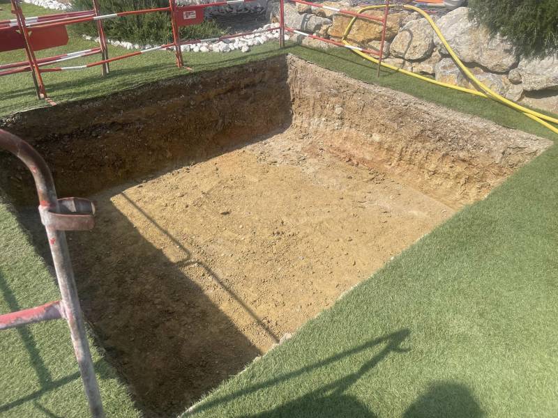 Terrassement par aspiration d’une fosse à Béziers dans l'Hérault