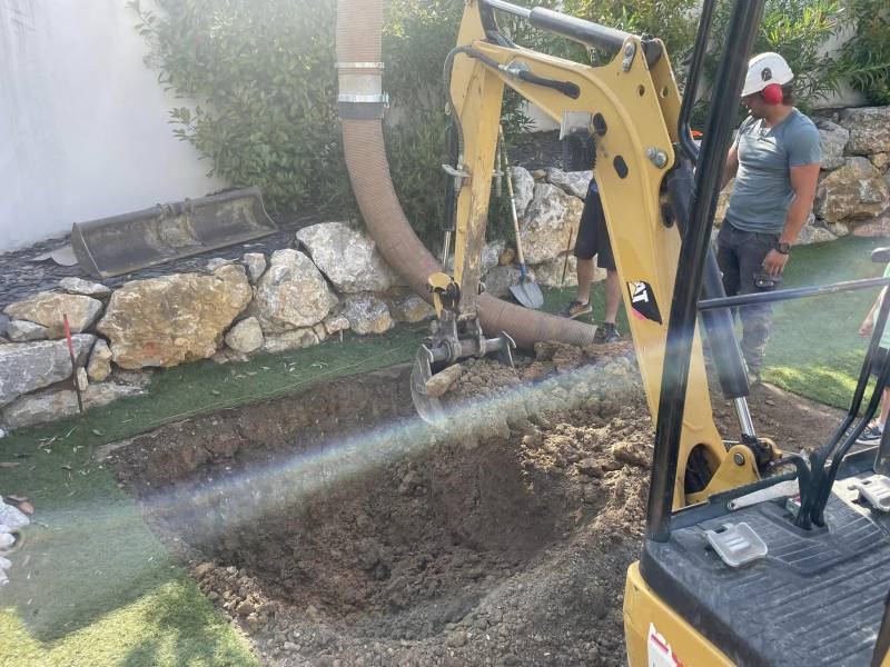 Terrassement par aspiration d’une fosse à Béziers dans l'Hérault