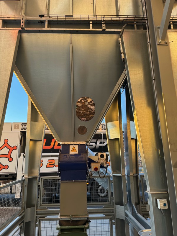 Aspiration dans des cuves aériennes à saint Thibery proche de Béziers dans l'Hérault